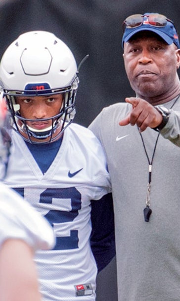 Smith stresses run game, pass rush as Illinois opens season